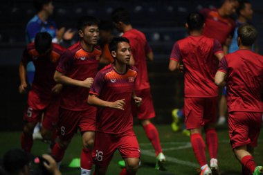 Buriram, Tayland - 3 Haziran 2019: Hng Dng # 16 Vietnam oyuncusu 2019 Kral Kupası öncesinde Chang Arena, Buriram, Tayland 'da antrenman yapıyor.