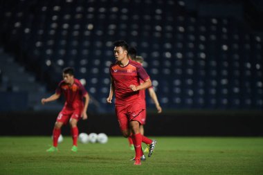Buriram-Tayland - 3 Haziran 2019: Nguyn Thnh Chung # 21 Vietnam oyuncusu 2019 turnuvası öncesinde Chang Arena, Buriram, Tayland 'da antrenman yapıyor.