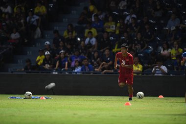 Buriram, Tayland - 8 Haziran 2019: Ha Duc Chinh # 18 Vietnam Futbolcusu Chang Arena, Buriram, Tayland 'da Curacao ile oynanan final maçında