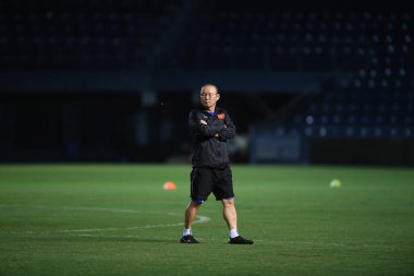 Buriram, Tayland - 3 Haziran 2019: Park Hang-seo turnuvası öncesi antrenman koçu King Cup 2019 'da Chang Arena, Tayland' da
