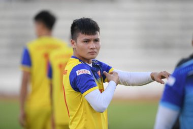 Buriram, Tayland - 6 Haziran 2019: Nguyn Quang Hi 19 numaralı Vietnam oyuncusu Curacao 'ya karşı oynadığı maçtan önce Buriram, Tayland' da