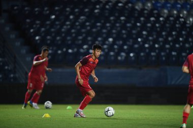 Buriram, Tayland - 3 Haziran 2019: Vn Hu # 5 Vietnam 'da 2019 Kral Kupası öncesinde Chang Arena, Buriram, Tayland' da antrenman yapan oyuncu