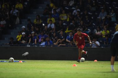 Buriram, Tayland - 8 Haziran 2019: Ha Duc Chinh # 18 Vietnam Futbolcusu Chang Arena, Buriram, Tayland 'da Curacao ile oynanan final maçında