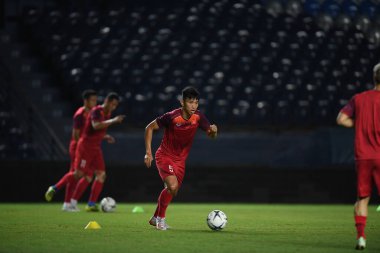 Buriram, Tayland - 3 Haziran 2019: Vn Hu # 5 Vietnam 'da 2019 Kral Kupası öncesinde Chang Arena, Buriram, Tayland' da antrenman yapan oyuncu