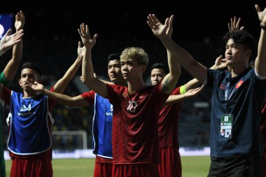 Buriram, Tayland - 8 Haziran 2019: Kings Cup final maçı sırasında Buriram, Tayland 'da Curacao' ya karşı mücadele eden Vietnam Oyuncuları