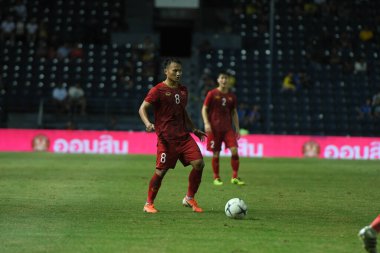 Buriram, Tayland - 8 Haziran 2019: Nguyn Trng Hong # 8 Vietnam Oyuncusu Kings Cup final maçı sırasında Chang Arena, Buriram, Tayland