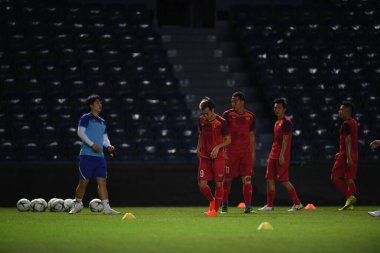 Buriram, Tayland - 3 Haziran 2019: Chang arena, Buriram, Tayland 'daki King Cup 2019 turnuvası öncesinde Vietnam' ın tanımlanamayan oyuncusu