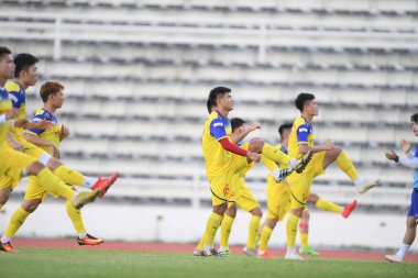 Buriram, Tayland - 6 Haziran 2019: Ha Duc Chinh # 18 Vietnam oyuncusu antrenman öncesinde Curacao 'ya karşı Buriram, Tayland' da