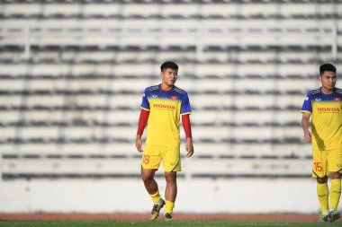 Buriram, Tayland - 6 Haziran 2019: Ha Duc Chinh # 18 Vietnam oyuncusu antrenman öncesinde Curacao 'ya karşı Buriram, Tayland' da