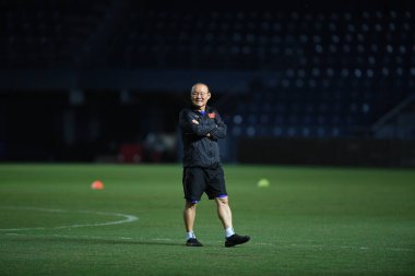 Buriram, Tayland - 3 Haziran 2019: Park Hang-seo turnuvası öncesi antrenman koçu King Cup 2019 'da Chang Arena, Tayland' da