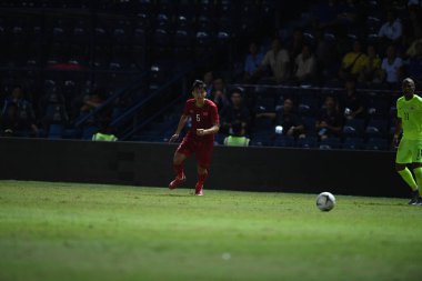 Buriram, Tayland - 8 Haziran 2019: Vn Hu # 5 Vietnam 'da Kings Cup final maçı sırasında Chang Arena, Buriram, Tayland' da Curacao 'ya karşı