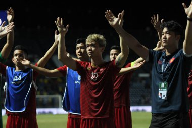 Buriram, Tayland - 8 Haziran 2019: Kings Cup final maçı sırasında Buriram, Tayland 'da Curacao' ya karşı mücadele eden Vietnam Oyuncuları