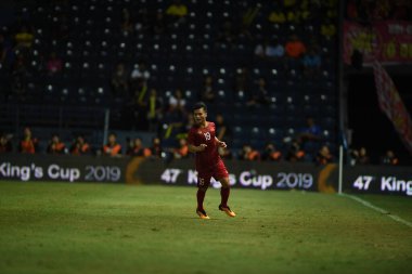 Buriram, Tayland - 8 Haziran 2019: Nguyn Quang Hi # 19 Kings Cup final karşılaşmasında Curacao 'ya karşı Chang Arena, Buriram, Tayland