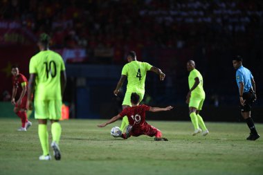 Buriram, Tayland - 8 Haziran 2019: Nguyn Quang Hi # 19 Kings Cup final karşılaşmasında Curacao 'ya karşı Chang Arena, Buriram, Tayland