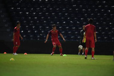 Buriram, Tayland - 3 Haziran 2019: Chang arena, Buriram, Tayland 'daki King Cup 2019 turnuvası öncesinde Vietnam' ın tanımlanamayan oyuncusu