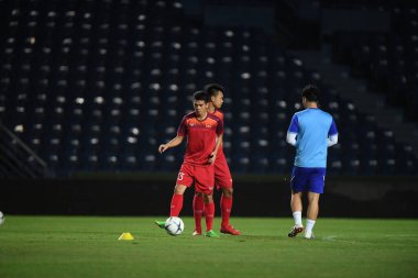 Buriram, Tayland - 3 Haziran 2019: Trn Vn Kin # 13 Vietnam oyuncusu turnuvanın King Cup 2019 öncesinde Chang Arena, Buriram, Tayland 'da antrenman yapıyor.