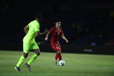 Buriram, Tayland - 8 Haziran 2019: Phm c Huy # 15 Vietnam Oyuncusu Kings Cup final maçı sırasında Chang Arena, Buriram, Tayland 'da Curacao' ya karşı