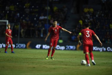 Buriram, Tayland - 8 Haziran 2019: Lng Xun Trng # 6 Vietnam oyuncusu Kings Cup final maçı sırasında Chang Arena, Buriram, Tayland
