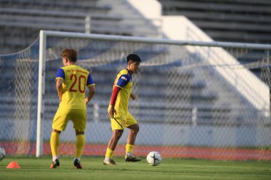 Buriram, Tayland - 6 Haziran 2019: Ha Duc Chinh # 18 Vietnam oyuncusu antrenman öncesinde Curacao 'ya karşı Buriram, Tayland' da