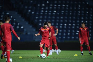 Buriram, Tayland - 3 Haziran 2019: Chang arena, Buriram, Tayland 'daki King Cup 2019 turnuvası öncesinde Vietnam' ın tanımlanamayan oyuncusu
