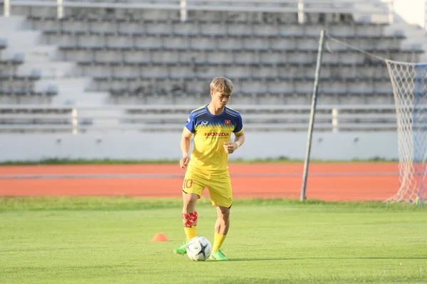 Buriram, Tayland - 6 Haziran 2019: Nguyn Cng Phng # 10 Vietnam oyuncusu Curacao 'ya karşı oynadığı maç öncesinde Buriram, Tayland