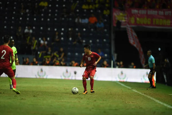 Buriram, Tayland - 8 Haziran 2019: Nguyn Quang Hi # 19 Kings Cup final karşılaşmasında Curacao 'ya karşı Chang Arena, Buriram, Tayland