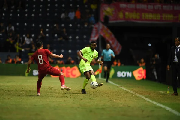 Buriram, Tayland - 8 Haziran 2019: Rhu-Endly Aurelio Jean-Carlo Martina # 2 Curacao oyuncusu Kings Cup final maçı sırasında Chang Arena, Buriram, Tayland