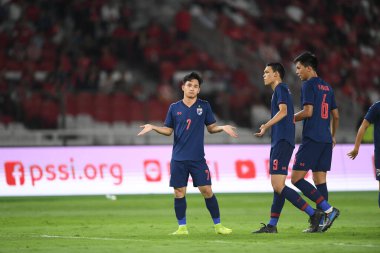 Jakarta, Endonezya - 10 Eylül 2019: Supachok Sarachart # 7 Tayland Futbolcusu 2020 Dünya Kupası elemeleri sırasında Endonezya 0-3 Tayland maçı sırasında Gelora Bung Karno Stadyumu, Endonezya