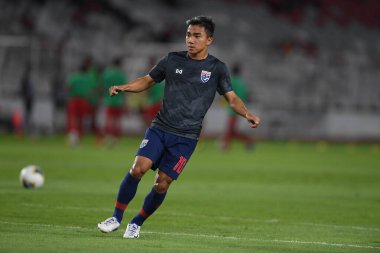 Jakarta, Endonezya - 10 Ekim 2019: Chanathip Songkrasin # 10 Tayland Oyuncusu 2020 Dünya Kupası elemeleri sırasında Endonezya 0-3 Tayland 'da Gelora Bung Karno Stadyumu, Endonezya