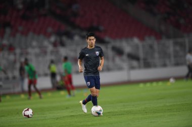 Jakarta, Endonezya - 10 Eylül 2019: Manuel Tom Bihr # 14 Tayland Oyuncusu 2020 Dünya Kupası elemeleri sırasında Endonezya 0-3 Tayland maçı sırasında Gelora Bung Karno Stadyumu, Endonezya