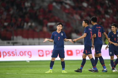 Jakarta, Endonezya - 10 Eylül 2019: Supachok Sarachart # 7 Tayland Futbolcusu 2020 Dünya Kupası elemeleri sırasında Endonezya 0-3 Tayland maçı sırasında Gelora Bung Karno Stadyumu, Endonezya