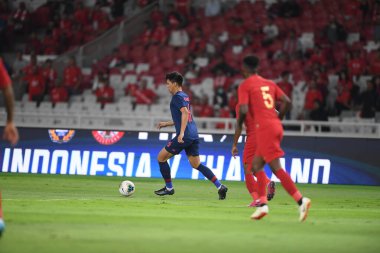 Jakarta, Endonezya - 10 Eylül 2019: Pansa Hemviboon # 6 Tayland Oyuncusu 2020 Dünya Kupası elemeleri sırasında Endonezya 0-3 Tayland maçı sırasında Gelora Bung Karno Stadyumu, Endonezya