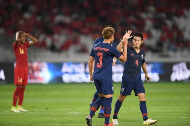 Jakarta, Endonezya - 10 Sep 2019: Theerathon Bunmathan # 3 Tayland Oyuncusu 2020 Dünya Kupası elemeleri sırasında Endonezya 0-3 Tayland maçı sırasında Gelora Bung Karno Stadyumu, Endonezya