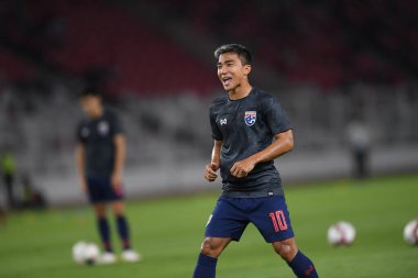 Jakarta, Endonezya - 10 Ekim 2019: Chanathip Songkrasin # 10 Tayland Oyuncusu 2020 Dünya Kupası elemeleri sırasında Endonezya 0-3 Tayland 'da Gelora Bung Karno Stadyumu, Endonezya