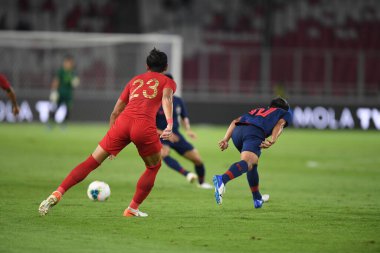 Jakarta, Endonezya - 10 Ekim 2019: Chanathip Songkrasin # 10 Tayland Oyuncusu 2020 Dünya Kupası elemeleri sırasında Endonezya 0-3 Tayland 'da Gelora Bung Karno Stadyumu, Endonezya