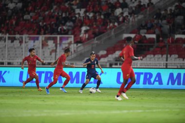 Jakarta, Endonezya - 10 Ekim 2019: Chanathip Songkrasin # 10 Tayland Oyuncusu 2020 Dünya Kupası elemeleri sırasında Endonezya 0-3 Tayland 'da Gelora Bung Karno Stadyumu, Endonezya