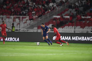 Jakarta, Endonezya - 10 Eylül 2019: Endonezya 'nın Gelora Bung Karno Stadyumu' nda oynanan 2020 Dünya Kupası eleme karşılaşmasında 9 numaralı Tayland oyuncusu Supachai Jaided