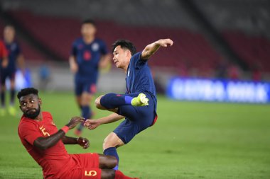 Jakarta, Endonezya - 10 Eylül 2019: Supachok Sarachart # 7 Tayland Futbolcusu 2020 Dünya Kupası elemeleri sırasında Endonezya 0-3 Tayland maçı sırasında Gelora Bung Karno Stadyumu, Endonezya