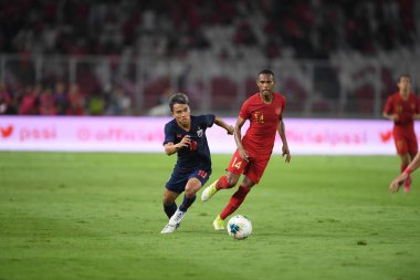 Jakarta, Endonezya - 10 Ekim 2019: Chanathip Songkrasin # 10 Tayland Oyuncusu 2020 Dünya Kupası elemeleri sırasında Endonezya 0-3 Tayland 'da Gelora Bung Karno Stadyumu, Endonezya