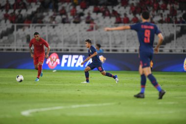 Jakarta, Endonezya - 10 Ekim 2019: Chanathip Songkrasin # 10 Tayland Oyuncusu 2020 Dünya Kupası elemeleri sırasında Endonezya 0-3 Tayland 'da Gelora Bung Karno Stadyumu, Endonezya