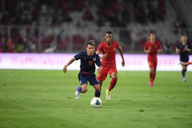 Jakarta, Endonezya - 10 Ekim 2019: Chanathip Songkrasin # 10 Tayland Oyuncusu 2020 Dünya Kupası elemeleri sırasında Endonezya 0-3 Tayland 'da Gelora Bung Karno Stadyumu, Endonezya