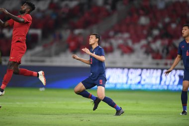 Jakarta, Endonezya - 10 Eylül 2019: Endonezya 'nın Gelora Bung Karno Stadyumu' nda oynanan 2020 Dünya Kupası eleme karşılaşmasında 9 numaralı Tayland oyuncusu Supachai Jaided