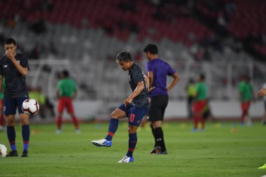 Jakarta, Endonezya - 10 Ekim 2019: Chanathip Songkrasin # 10 Tayland Oyuncusu 2020 Dünya Kupası elemeleri sırasında Endonezya 0-3 Tayland 'da Gelora Bung Karno Stadyumu, Endonezya