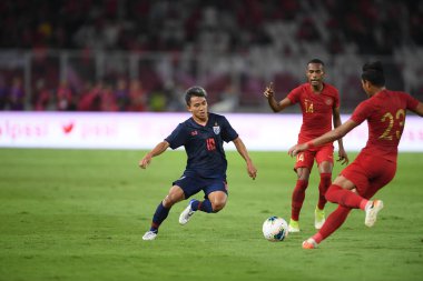 Jakarta, Endonezya - 10 Ekim 2019: Chanathip Songkrasin # 10 Tayland Oyuncusu 2020 Dünya Kupası elemeleri sırasında Endonezya 0-3 Tayland 'da Gelora Bung Karno Stadyumu, Endonezya