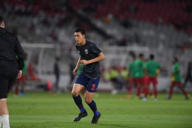 Jakarta, Endonezya - 10 Eylül 2019: Endonezya 'nın Gelora Bung Karno Stadyumu' nda oynanan 2020 Dünya Kupası eleme karşılaşmasında 9 numaralı Tayland oyuncusu Supachai Jaided