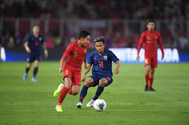 Jakarta, Endonezya - 10 Ekim 2019: Chanathip Songkrasin # 10 Tayland Oyuncusu 2020 Dünya Kupası elemeleri sırasında Endonezya 0-3 Tayland 'da Gelora Bung Karno Stadyumu, Endonezya