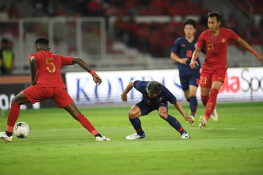 Jakarta, Endonezya - 10 Ekim 2019: Chanathip Songkrasin # 10 Tayland Oyuncusu 2020 Dünya Kupası elemeleri sırasında Endonezya 0-3 Tayland 'da Gelora Bung Karno Stadyumu, Endonezya
