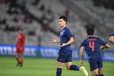Jakarta, Endonezya - 10 Eylül 2019: Supachok Sarachart # 7 Tayland Futbolcusu 2020 Dünya Kupası elemeleri sırasında Endonezya 0-3 Tayland maçı sırasında Gelora Bung Karno Stadyumu, Endonezya