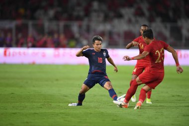 Jakarta, Endonezya - 10 Ekim 2019: Chanathip Songkrasin # 10 Tayland Oyuncusu 2020 Dünya Kupası elemeleri sırasında Endonezya 0-3 Tayland 'da Gelora Bung Karno Stadyumu, Endonezya