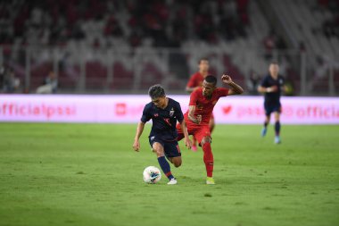 Jakarta, Endonezya - 10 Ekim 2019: Chanathip Songkrasin # 10 Tayland Oyuncusu 2020 Dünya Kupası elemeleri sırasında Endonezya 0-3 Tayland 'da Gelora Bung Karno Stadyumu, Endonezya